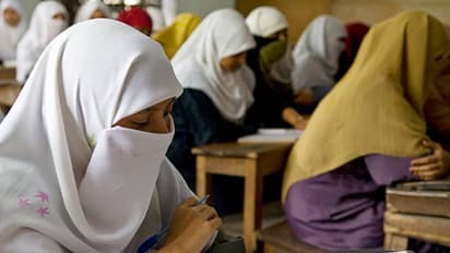 প্রথম দশে স্থান পেয়ে মালদার নাম আজিজা, রৌনক, সানিয়াদের, আর্থিক অভাব কি কেড়ে নেবে তাদের চিকিৎসক হওয়ার স্বপ্ন?