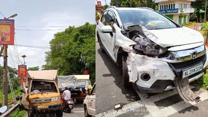 പിക്കപ്പ് വാനും കാറും സ്കൂട്ടറും കൂട്ടിയിടിച്ച് അപകടം: ദമ്പതിമാരടക്കം മൂന്നുപേർക്ക് പരിക്ക്