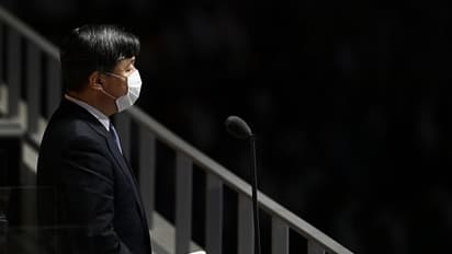 ആരവമില്ലെങ്കിലും ആവേശമുയര്‍ത്താന്‍ കായിക മാമാങ്കത്തിന് തുടക്കം; ചിത്രങ്ങള്‍ കാണാം