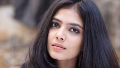 'എന്റെ പേരില് ചാറ്റ് ചെയ്യുന്നത് വ്യാജൻ', മുന്നറിയിപ്പ് നല്കി മാളവിക മോഹനൻ