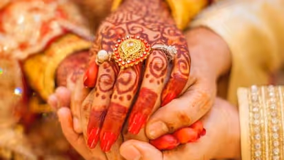 Dowry : വിവാഹത്തിന് വധുവിന് നൽകുന്ന സമ്മാനങ്ങൾ സ്ത്രീധനമല്ലെന്ന് ഹൈക്കോടതി