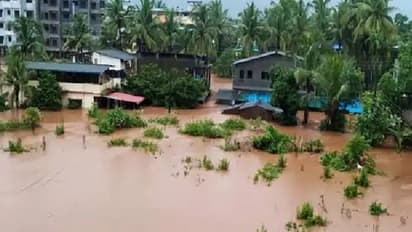 మహబూబాబాద్ జిల్లా: వరదలో చిక్కుకున్న స్కూల్ బస్సు... అందులో 16 మంది పిల్లలు