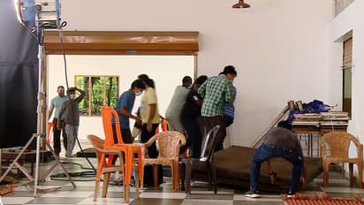 കുമാരമംഗലത്ത് കൊവിഡ് നിയന്ത്രണങ്ങള് ലംഘിച്ചുള്ള സിനിമാ ചിത്രീകരണം പൊലീസ് തടഞ്ഞു, കേസ്