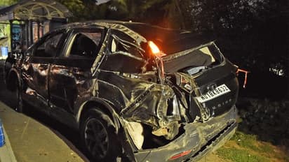 മീഡിയനില് ഇടിച്ച് എസ്യുവി മറിഞ്ഞു, യുവനടിക്ക് ഗുരുതര പരിക്ക്, സുഹൃത്ത് മരിച്ചു