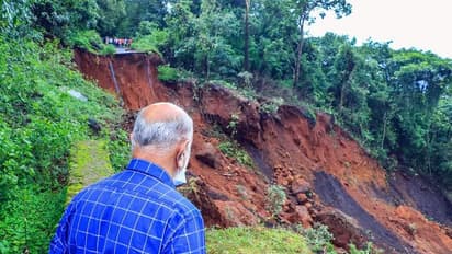 ಯಲ್ಲಾಪುರ: ಪ್ರವಾಹ ಪೀಡಿತ ಸ್ಥಳಕ್ಕೆ ಸಚಿವ ಹೆಬ್ಬಾರ ಭೇಟಿ