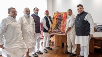 यूपी में बसपा की राह पर चली सपा: अखिलेश यादव भी अब करेंगे ब्राह्मण सम्मेलन..शरू किया चुनावी शंकनाद