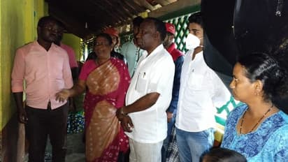 ಜೆಸಿಬಿ ಆಪರೇಟರ್‌ ಸನ್ಮಾನಿಸಿದ ಶಾಸಕ ಶಾಂತಾರಾಮ ಸಿದ್ಧಿ