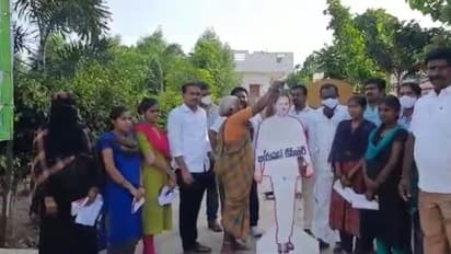 నిరుపేదలకు అండా దండ... కేసీఆర్ నిలువెత్తు చిత్రపటానికి పాలాభిషేకం (వీడియో)