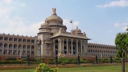 ಕರ್ನಾಟಕದಲ್ಲಿ ರಾಜಕೀಯ ಪ್ರವಾಹದ ಅಲೆ ಶುರು: ಯಾರಿಗೆ ಒಲಿಯಲಿದೆ ಮಂತ್ರಿಗಿರಿ..?