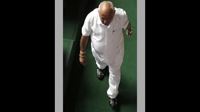 येदियुरप्पा का इस्तीफाः बीजेपी का मास्टर स्ट्रोक या कर्नाटक कांग्रेस को गोल्डन चांस