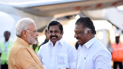 மதுசூதனனிடம் கைரேகை வாங்கியை வாங்கி வைத்துள்ளாரா சசிகலா..? மோடியிடம் முறையிட்ட ஓ.பி.எஸ்-ஈ.பி.எஸ்..!