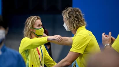 ആവേശം അണപൊട്ടി; ശിഷ്യയുടെ വിജയം മതിമറന്ന് ആഘോഷിച്ച് പരിശീലകന്