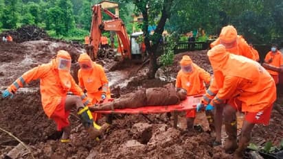 महाराष्ट्र में कुदरत के कहर: मलबे में ही 32 शवों का होगा अंतिम संस्कार..ग्रामीण नहीं चाहते सर्च ऑपरेशन