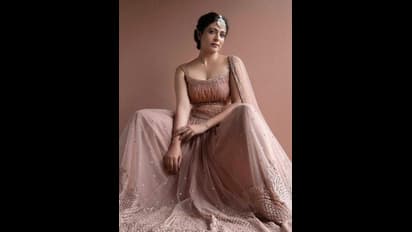 പിങ്ക് ലെഹങ്കയിൽ അതിസുന്ദരിയായി ലിയോണ; ചിത്രങ്ങൾ കാണാം