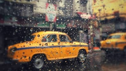 সকালেই ৩ জেলায় বজ্রবিদ্যুৎ সহ বৃষ্টি, নিম্নচাপের জেরে প্রবল বর্ষণ দক্ষিণবঙ্গে