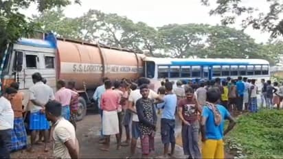 Road accident: যাত্রীবাহী বাসে সোজা ধাক্কা ট্রাকের, রাতের অন্ধকারে ভয়াবহ দুর্ঘটনা উত্তরপ্রদেশে