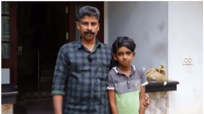 ഒടുവിൽ ആ ഭാഗ്യശാലിയെ കണ്ടെത്തി; വിഷു ബമ്പർ 10 കോടി കെട്ടിട നിര്മാണ തൊഴിലാളിക്ക്