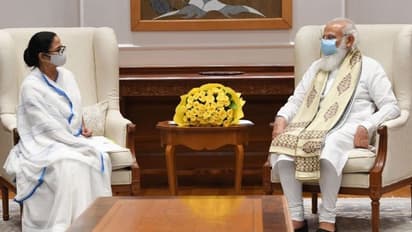 പെഗാസസ് വിവാദം: സർവ്വകക്ഷിയോഗം വിളിക്കണമെന്ന് പ്രധാനമന്ത്രിയോട് നേരിട്ട് ആവശ്യപ്പെട്ട് മമത