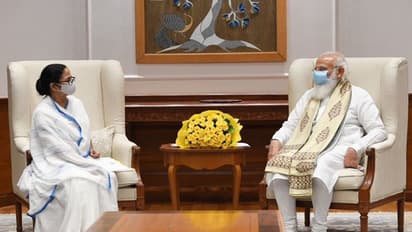 प. बंगाल की सीएम ममता बनर्जी ने की मोदी से मुलाकात, कहा- पेगासस जासूसी कांड पर पीएम बुलाएं मीटिंग