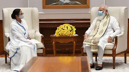 'বেশি টিকা যাচ্ছে বিজেপি-শাসিত রাজ্যে, বঞ্চিত বাংলা', মোদীকে চিঠি মমতার