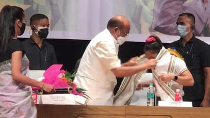 Tokyo Olympics 2020: मेडल जीतते ही एडिशनल एसपी बनीं मीराबाई चानू, एक करोड़ कैश अवार्ड और मिलेगा