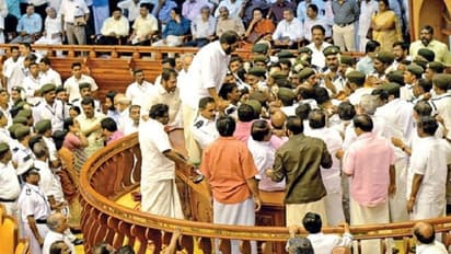 നിയമസഭാ കയ്യാങ്കളി കേസ്: തുടരന്വേഷണം വേണമെന്ന മുൻ എംഎൽഎമാരുടെ ഹർജി എതിർത്ത് സംസ്ഥാന സർക്കാർ