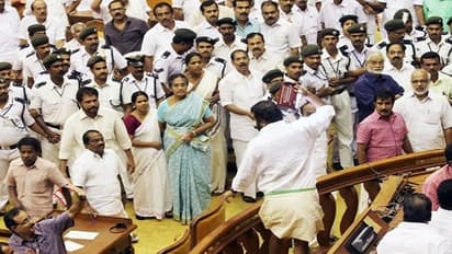 అసెంబ్లీ మానిప్యులేషన్ కేసు : సుప్రీంలో కేరళ ప్రభుత్వానికి ఎదురుదెబ్బ.. ఆస్తుల ధ్వంసం, వాక్ స్వాతంత్రం కాదు !