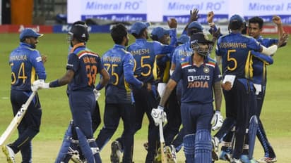 എന്തിന് ഒരാളെ മാത്രം ആശ്രയിക്കണം; ഹര്ദിക് പാണ്ഡ്യക്ക് രണ്ട് പകരക്കാരെ നിര്ദേശിച്ച് ഗാവസ്കര്