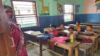 কোভিডে ১৯-এ স্কুল খুলে গোপনে পঠন-পাঠন, বিতর্কে জড়াল বালুরঘাটের অভিযাত্রী স্কুল
