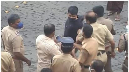 യൂണിഫോം ധരിച്ചില്ല; ഓട്ടോ ഡ്രൈവര്ക്കെതിരെ ജാമ്യമില്ലാ വകുപ്പ് പ്രകാരം കേസെടുത്ത് പൊലീസ്, വീഡിയോ