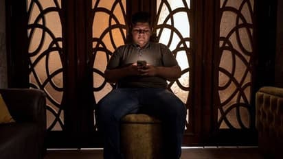 ഞാനിപ്പം താഴെ ചാടുമെന്ന് ഇറാഖി പയ്യന്‍; 'അയ്യോ അലി  ചാടല്ലേ' എന്ന് യു എസ് വിദേശകാര്യ മന്ത്രാലയം