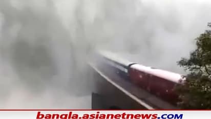 বর্ষায় আপনার গন্তব্য দুধসাগর, উপভোগ করতে পারেন ঝরনার মধ্যে দিয়ে ট্রেন যাত্রা