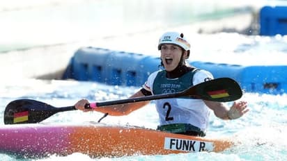 ആദ്യം തുഴയെറിഞ്ഞത് ദുരിതകയങ്ങളില്; കനോയിങ്ങിലെ സ്വര്ണം റിക്കാര്ഡയ്ക്ക് വെറും മെഡലല്ല