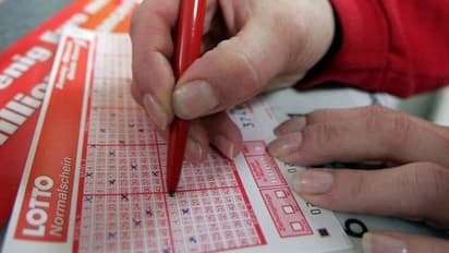 'പത്ത് രൂപയ്ക്ക് സമാന്തര ലോട്ടറി'; ചെർപ്പുളശ്ശേരിയിൽ അഞ്ചംഗ ലോട്ടറി ചൂതാട്ട സംഘം അറസ്റ്റിൽ