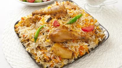 വീണ്ടും ബിരിയാണിയില് പരീക്ഷണം; രുചിച്ച് നോക്കിയ അവതാരകന് ഓസ്കർ കൊടുക്കണമെന്ന് സൈബര് ലോകം