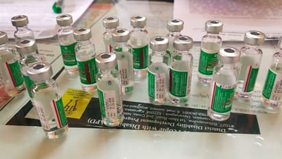 ಒಂದ್ಕಡೆ ಲಸಿಕೆಗಾಗಿ ಪರದಾಟ: ಇನ್ನೊಂದ್ಕಡೆ ಕಸದ ತಿಪ್ಪೆಯಲ್ಲಿ ಕೋವಿಡ್‌ ವ್ಯಾಕ್ಸಿನ್‌ ಪತ್ತೆ..!