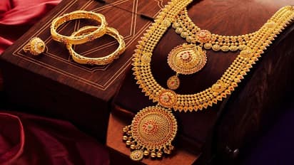 Gold Price Today : ৭ দিন পর ফের সস্তা হল সোনা, ২২ ক্যারেট ১০ গ্রামের দাম কোথায় ঠেকল