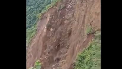 হুড়মুড়িয়ে ভেঙে গেল একটি গোটা রাস্তা, হিমাচলের ভূমিধসের ভাইরাল হওয়া ভিডিওটি দেখুন