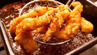 മഴക്കാലത്ത് ഒഴിവാക്കേണ്ട നാല് തരം ഭക്ഷണങ്ങള്; കഴിക്കേണ്ട ചിലതും