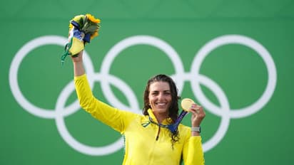 ಕಾಂಡೋಮ್ ಹೀಗೂ ಬಳಸಬಹುದು; ಚಿನ್ನದ ಪದಕ ವಿಜೇತ ಒಲಿಂಪಿಕ್ಸ್ ಪಟುವಿನ ವಿಡಿಯೋ ವೈರಲ್!