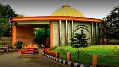 मशीन गन-राइफल से लेकर मोर्टार-ग्रेनेड तक चलाना सिखाया जाता है...जानें कितनी टफ होती है एक IPS की ट्रेनिंग