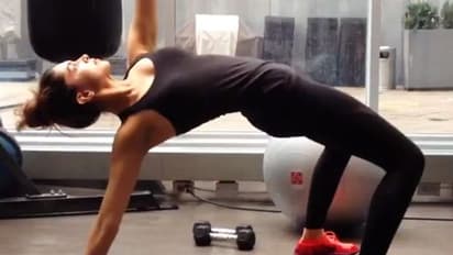 Deepika Padukone Fitness Tips: সূর্য নমস্কার দিয়ে দিন শুরু, দিনভর পাতে কী কী থাকে সেলেবের