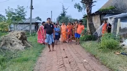 বিবাহ বহির্ভূত সম্পর্কের অভিযোগ, চুল কেটে-বিয়ে দিয়ে মহিলাকে 'শাস্তি' গ্রামবাসীদের