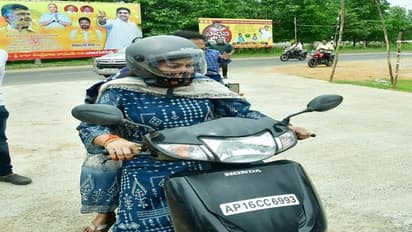 టూ వీలర్ మీద పోలీసు వలయాన్ని ఛేదించిన వంగలపూడి అనిత: టీడీపీ నేతల అరెస్టు