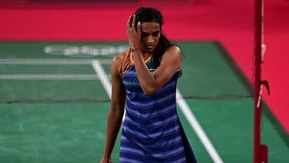 সেমিফাইনালে স্ট্রেট সেটে হার, সোনা জয়ের স্বপ্ন অধরাই থেকে গেল সিন্ধুর