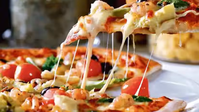 Viral Video : ബാക്കിവരുന്ന പിസ ചൂടാക്കാം, ഓവനില്ലാതെ തന്നെ; കാണൂ വീഡിയോ