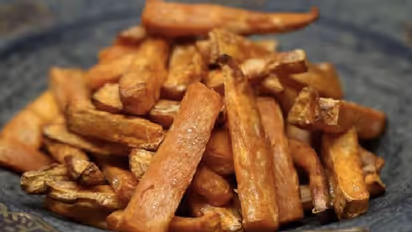 ഉരുളക്കിഴങ്ങ് തൊലി വെറുതെ കളയേണ്ട; രുചികരമായ ചിപ്‌സ് തയ്യാറാക്കാം