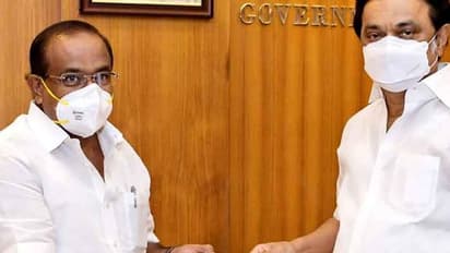 அந்த மண்வெட்டியை கொடுப்பா.. கோவை செம்மொழி பூங்காவில் களத்தில் இறங்கிய அமைச்சர்.. மிரண்டு போன அதிகாரிகள்.!