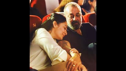 ಹೆಂಡತಿಯ ಪಾದ ಮಸಾಜ್‌ ಮಾಡುತ್ತಿರುವ Sanjay Dutt ವಿಡಿಯೋ ವೈರಲ್‌!