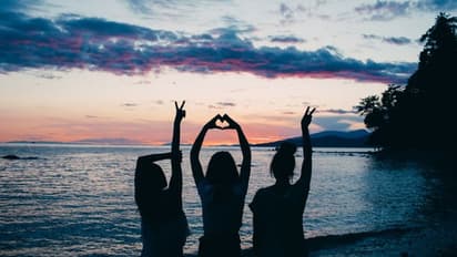 ചങ്ങാതി നന്നായാല് കണ്ണാടി വേണ്ട; ഇന്ന് ലോക സൗഹൃദ ദിനം